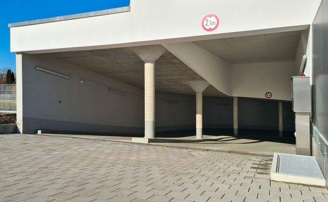 Tiefgarageneinfahrt