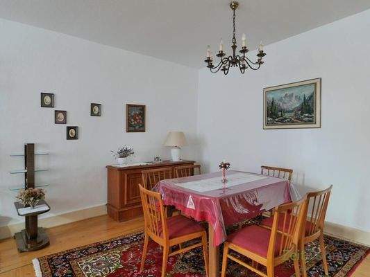 Esstisch im Wohnzimmer