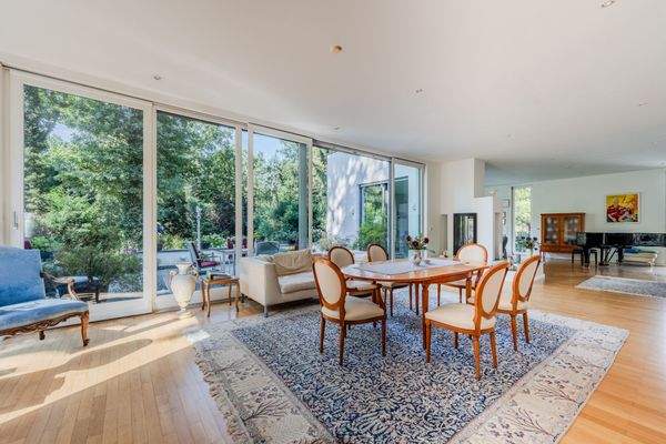 Großer Essbereich mit Zugang zur Terrasse