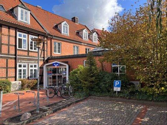 Hinterer Eingangsbereich vom Parkplatz