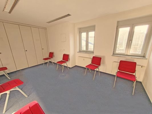 Büro mit Einbauschränken