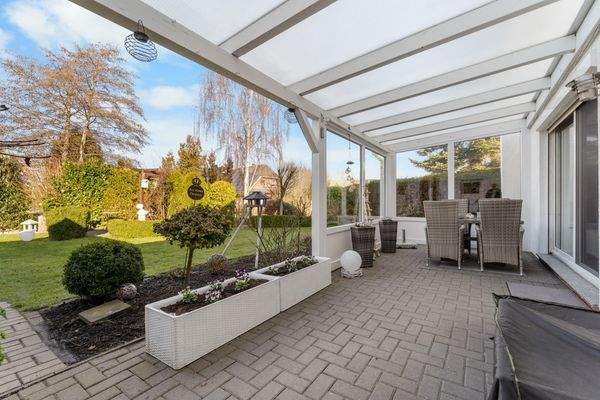 Terrasse mit Überdachung