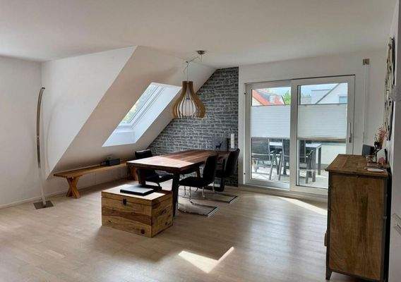 Helles Wohn-Esszimmer