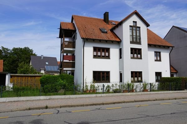 Ansicht des Hauses von der Straße.JPG