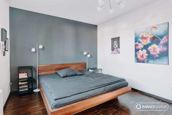 Großzügiges Schlafzimmer OG