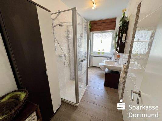 Gäste-WC mit Dusche - Erdgeschosswohnung