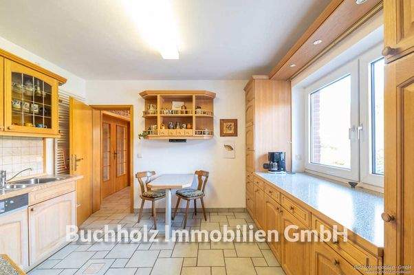 Küche mit viel Arbeitsfläche