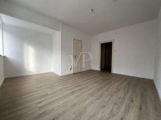 lichtdurchfluteter Wohn- und Schlafbereich