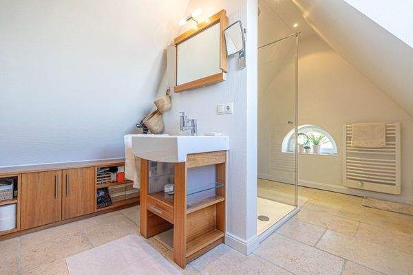 Duschbad im Spitzboden