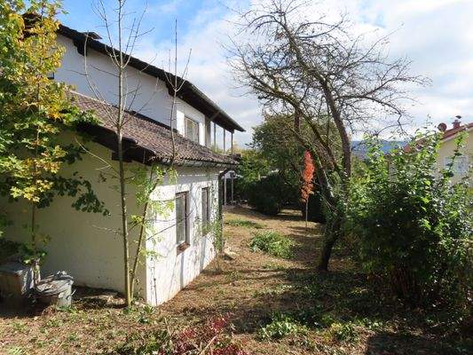 12 Die Garage von hinten.JPG