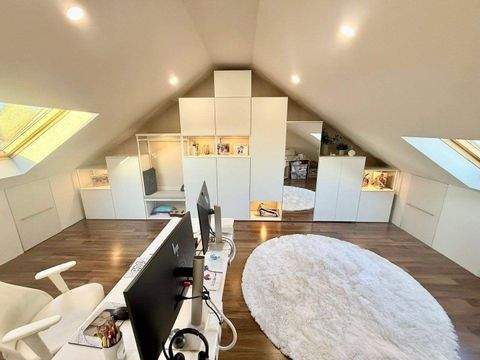 Ausgebauter Dachboden mit zwei Dachlukenfenstern