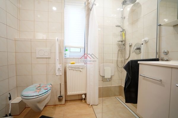 Badezimmer der Einliegerwohnung 