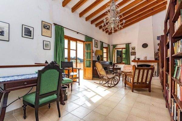 Wohnbereich mit Kamin