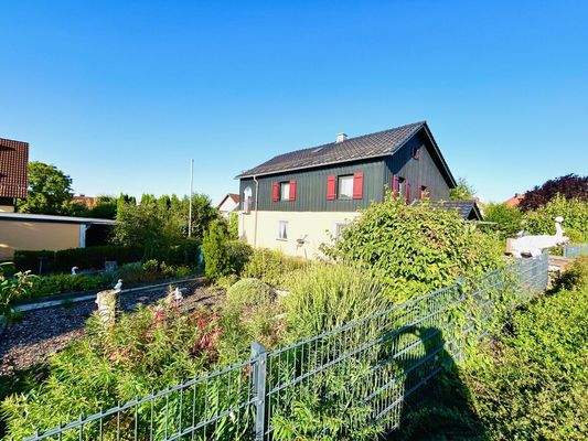 Ihr Pflanzgarten mit Haus von Nord-Osten