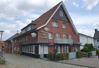 Hausansicht und Seiteneingang