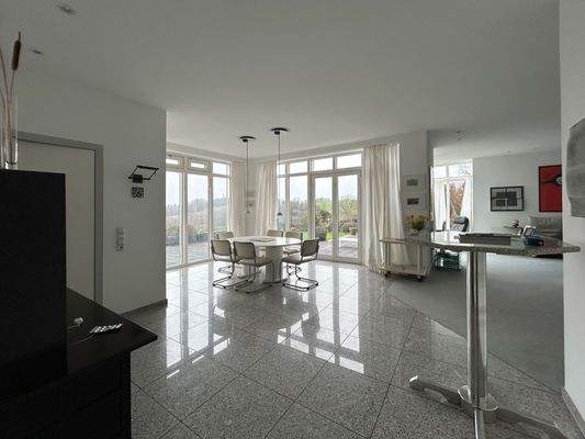 Teilansicht vom Esszimmer
