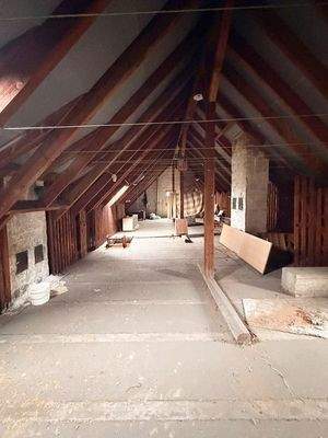 Fläche im Spitzboden