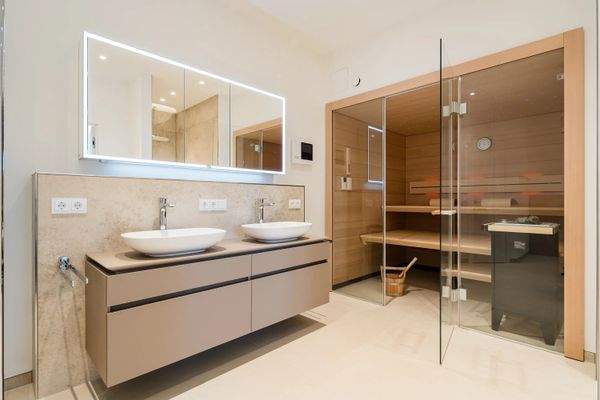 Badezimmer mit Klafs-Sauna