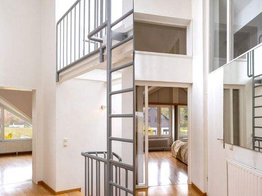 Diele im Obergeschoss mit Aufstieg zur Empore