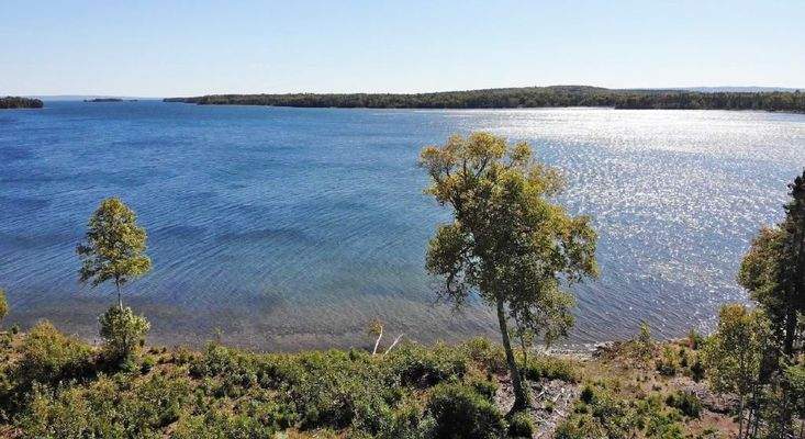 Cape Breton - Bras d`Or Lake - Tolles See-Ufergrun