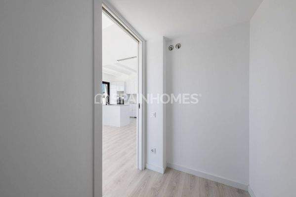Properties in a Complex with Swimming Pool in Barcelona Andreu
