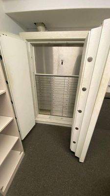 Tresor im Keller.jpeg