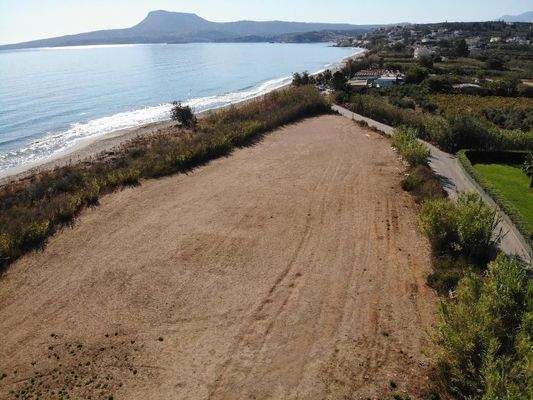 Kreta, Kiani Akti: Prestigeträchtiges Grundstück direkt am Meer nahe Kalyves zu verkaufen