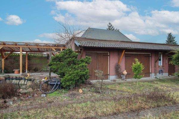 Nebengelass mit Terasse