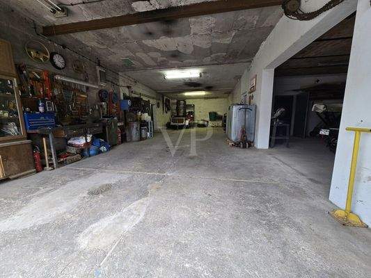 Innenhof mit Beispiel Nebenräume Werkstattbereich