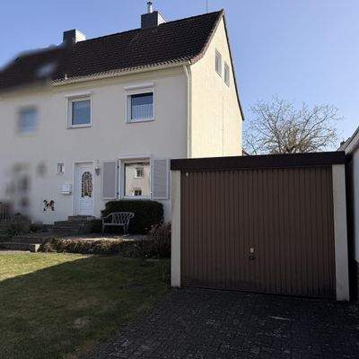 Frontansicht seitlich mit Garage