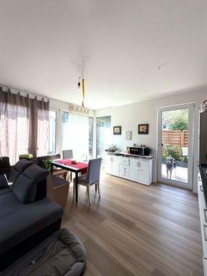 Wohnzimmer - Verbessert - (KI generiert)