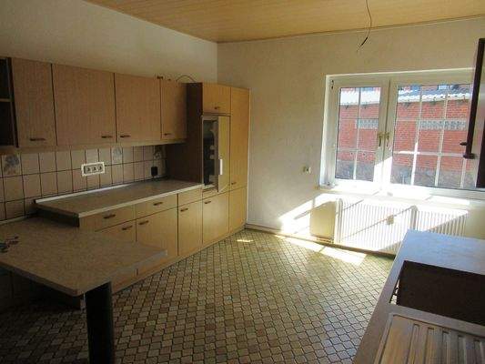 Küche mit Kühlschrank