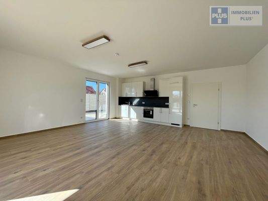 Wohn-/ Esszimmer mit EBK