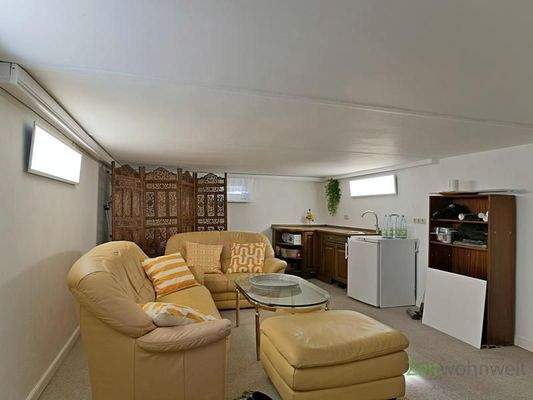 Mehrzweckraum mit Küche, unten