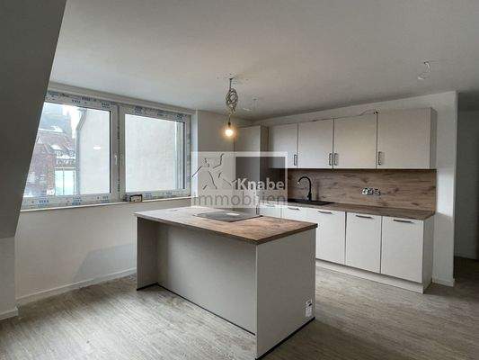 Einbauküche mit Kücheninsel 