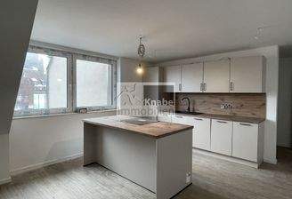 Einbauküche mit Kücheninsel 