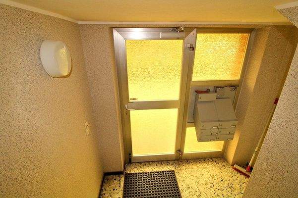 Eingangsbreich mit Briefkästen