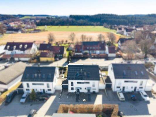 Drohnenflug über dem Haus