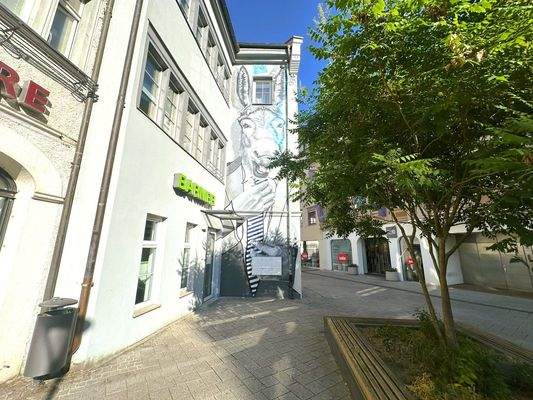 Gebäudeansicht Zugang