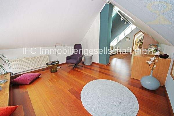 Bibliothek in der Dachspitze