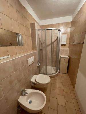 Bad mit Dusche (Leestand)