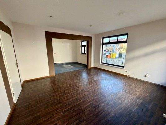 Empfangsbüro von Eingangstür.jpg