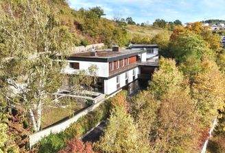 Westansicht des Gebäudeensembles