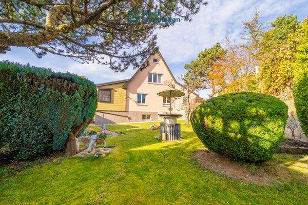 Garten mit Hausansicht