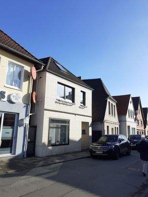 Front von der Strasse