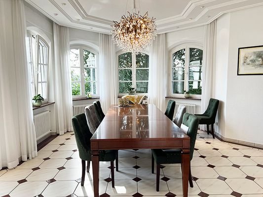 Villa mit traumhaftem Grundstück