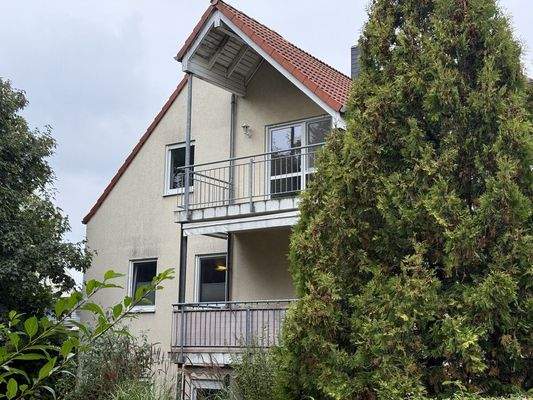 Blick zum Balkon, Hinteransicht