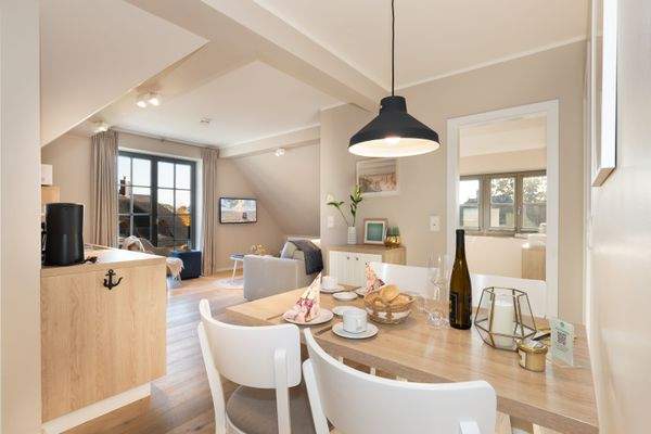 Der helle Wohn- und Essbereich