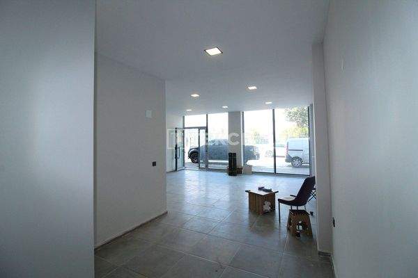 Roadside Shops on Nilüfer Ata Boulevard