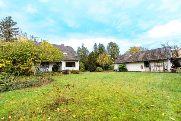 Garten - Rückansicht Haus &amp; Garage.jpg